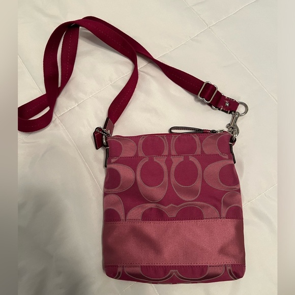 Coach Crossbody in Pink - Picture 4 of 9